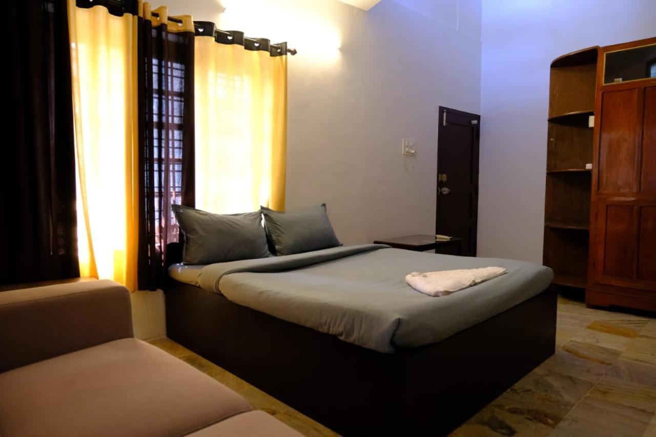The Wayanad Club Hotel Sultan Bathery Exterior photo