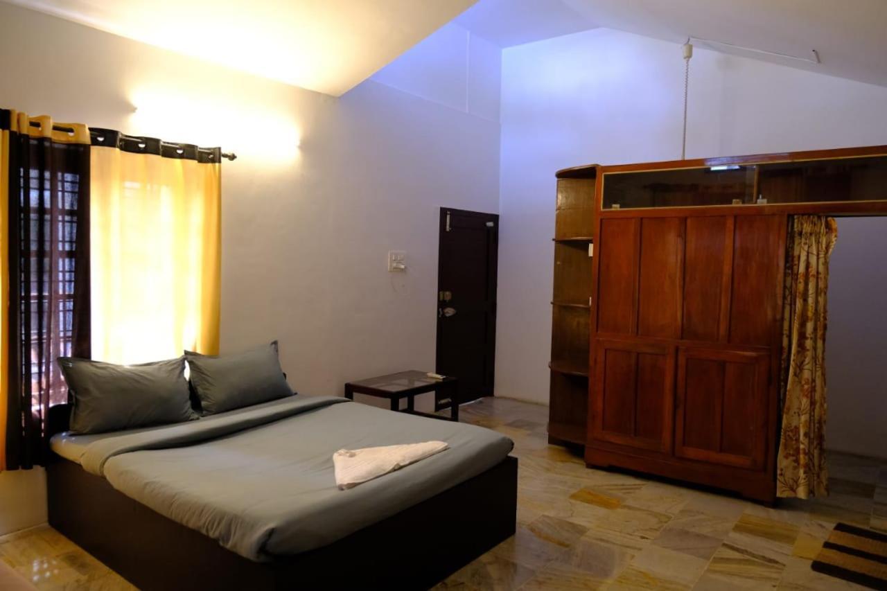 The Wayanad Club Hotel Sultan Bathery Exterior photo